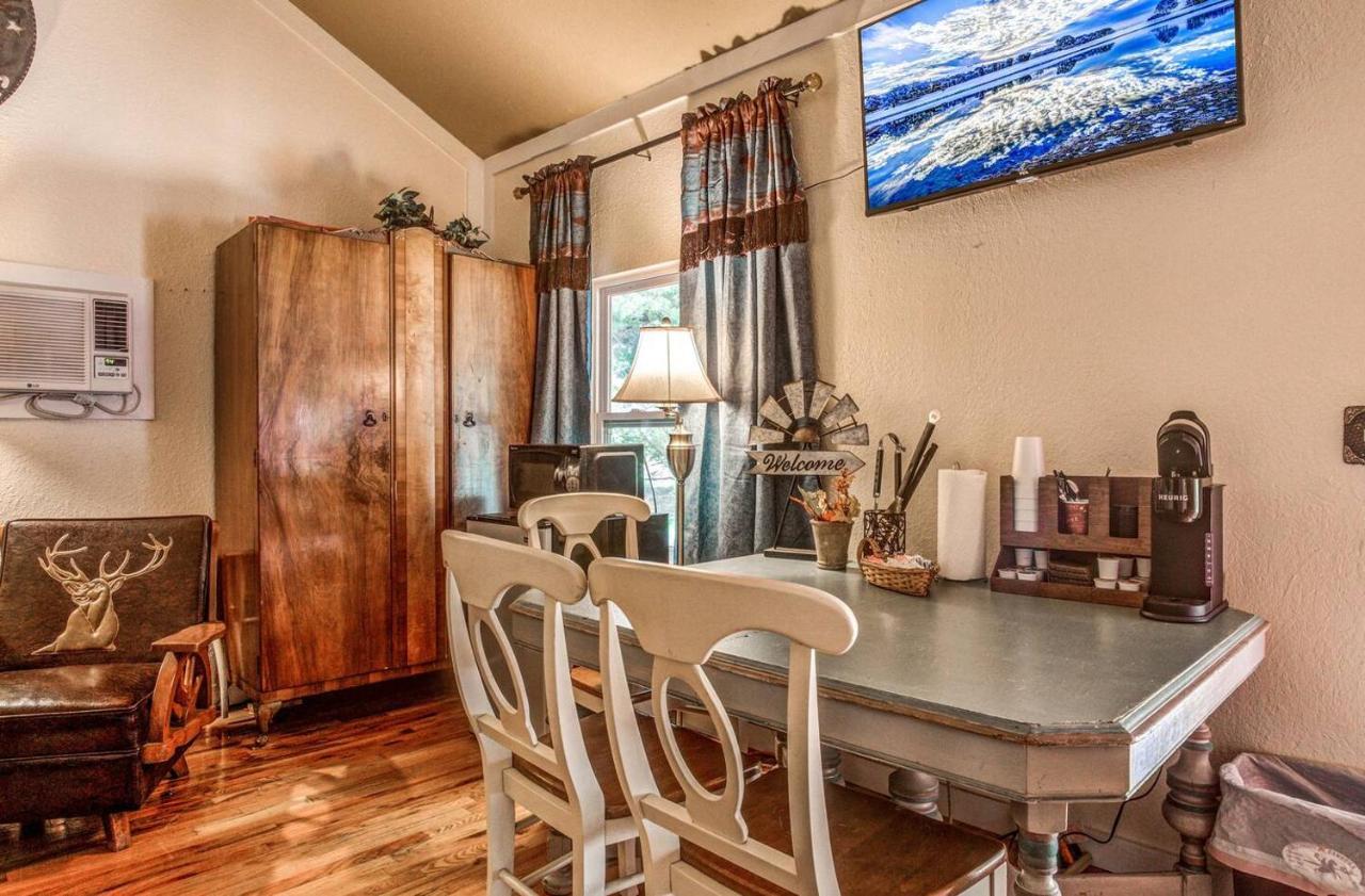 Homestay #3 Wrangler~bandera Tin Star~bandera, Tx. *